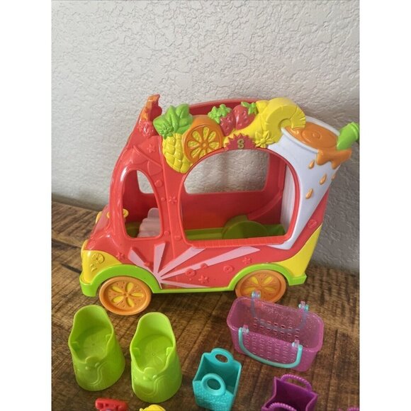 SHOPKINS SMOOTHIE TRUCK Play Set 2 Exclusive Shopkins Blender Stools PLUS More - Picture 8 of 12
